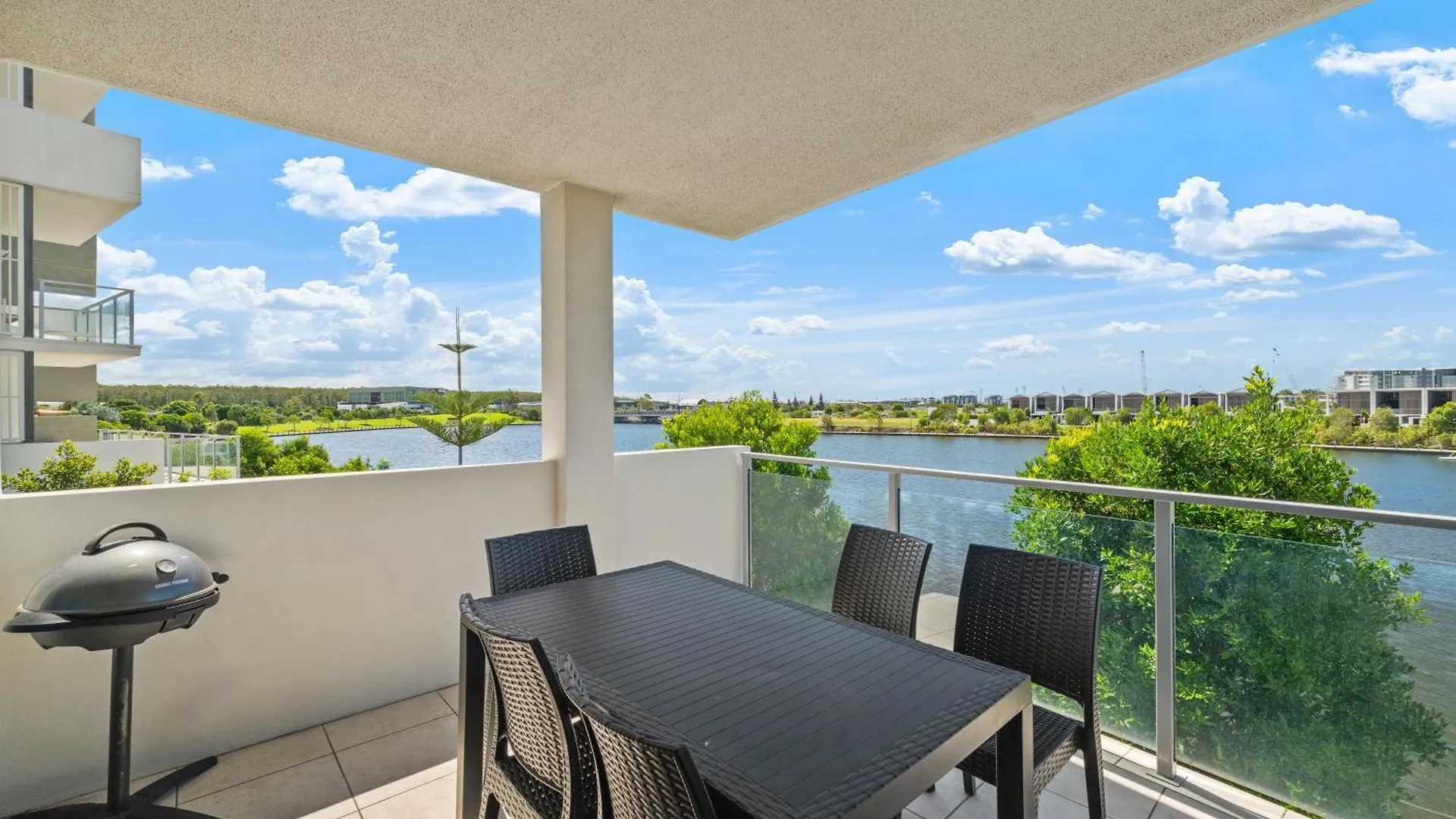 North Shore Oceanside Kawana Kawana Waters 4*,