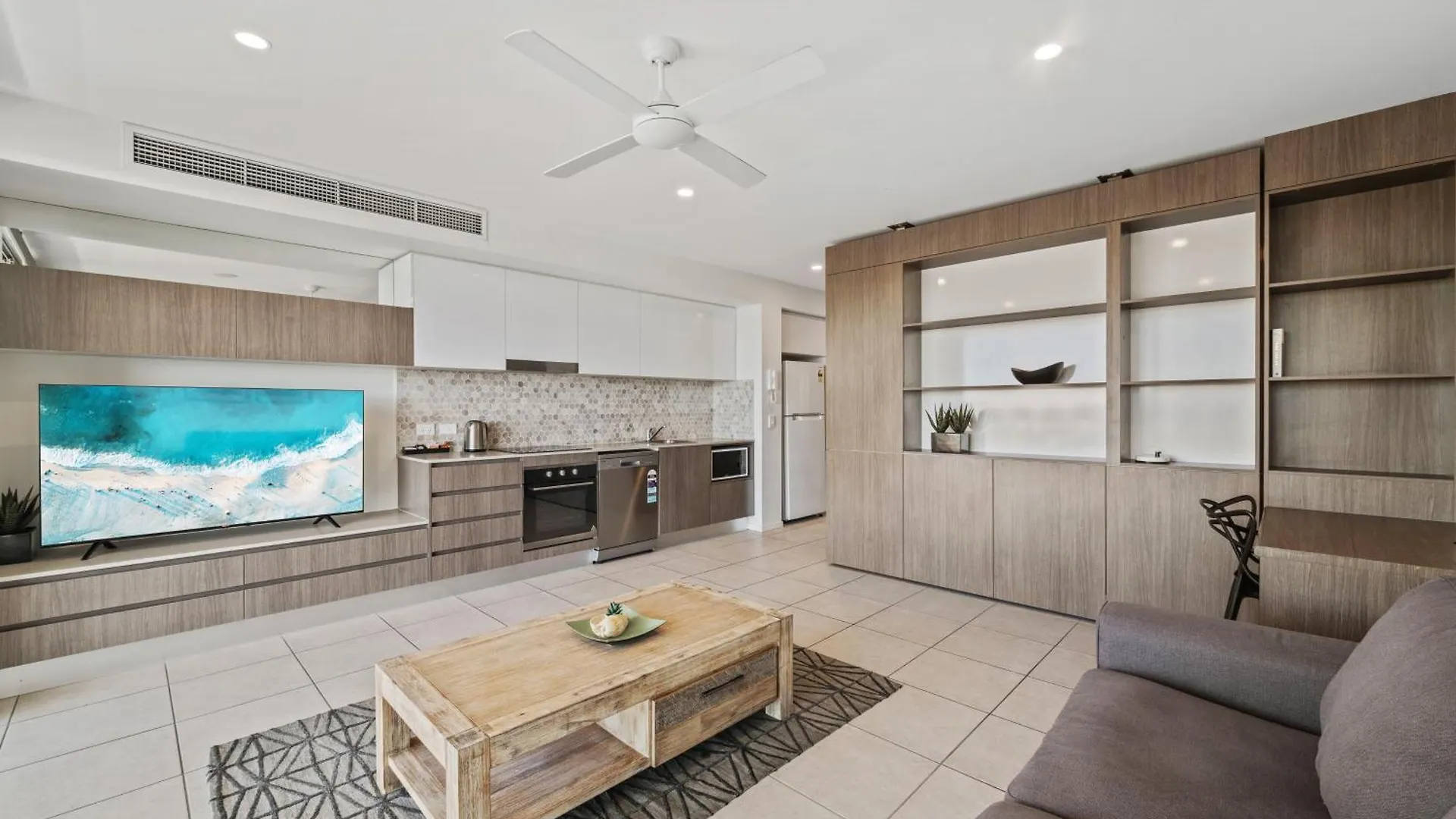 North Shore Oceanside Kawana Kawana Waters Hotel