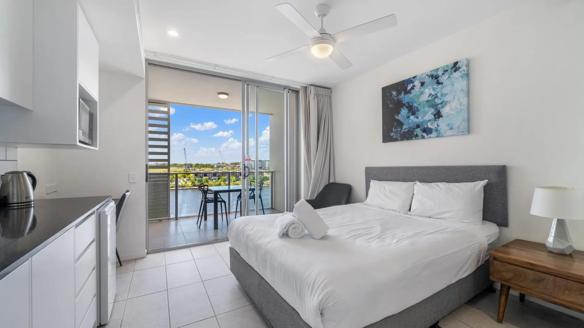 **** Hotel North Shore Oceanside Kawana Kawana Waters Australia