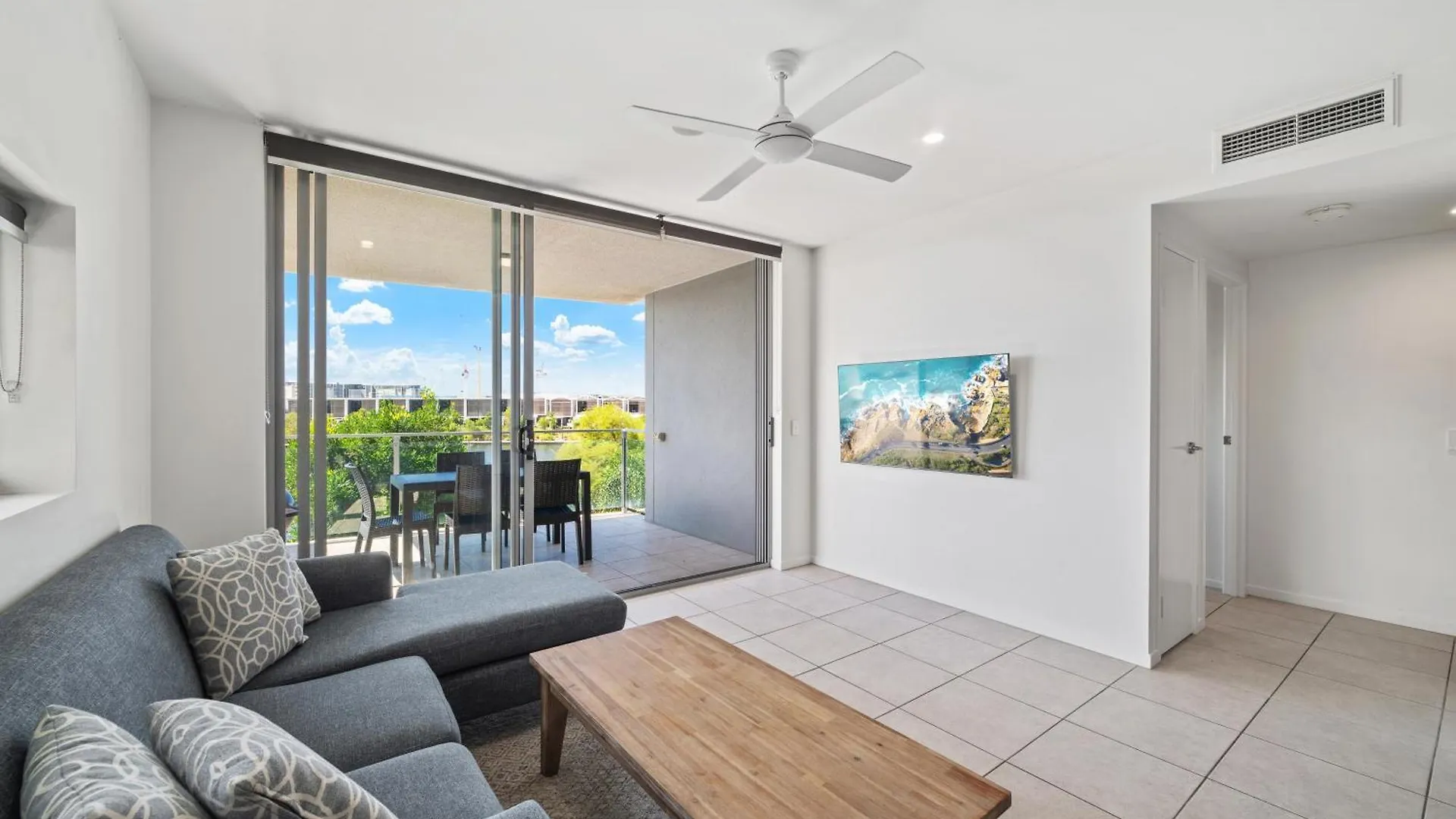 North Shore Oceanside Kawana Kawana Waters Hotel
