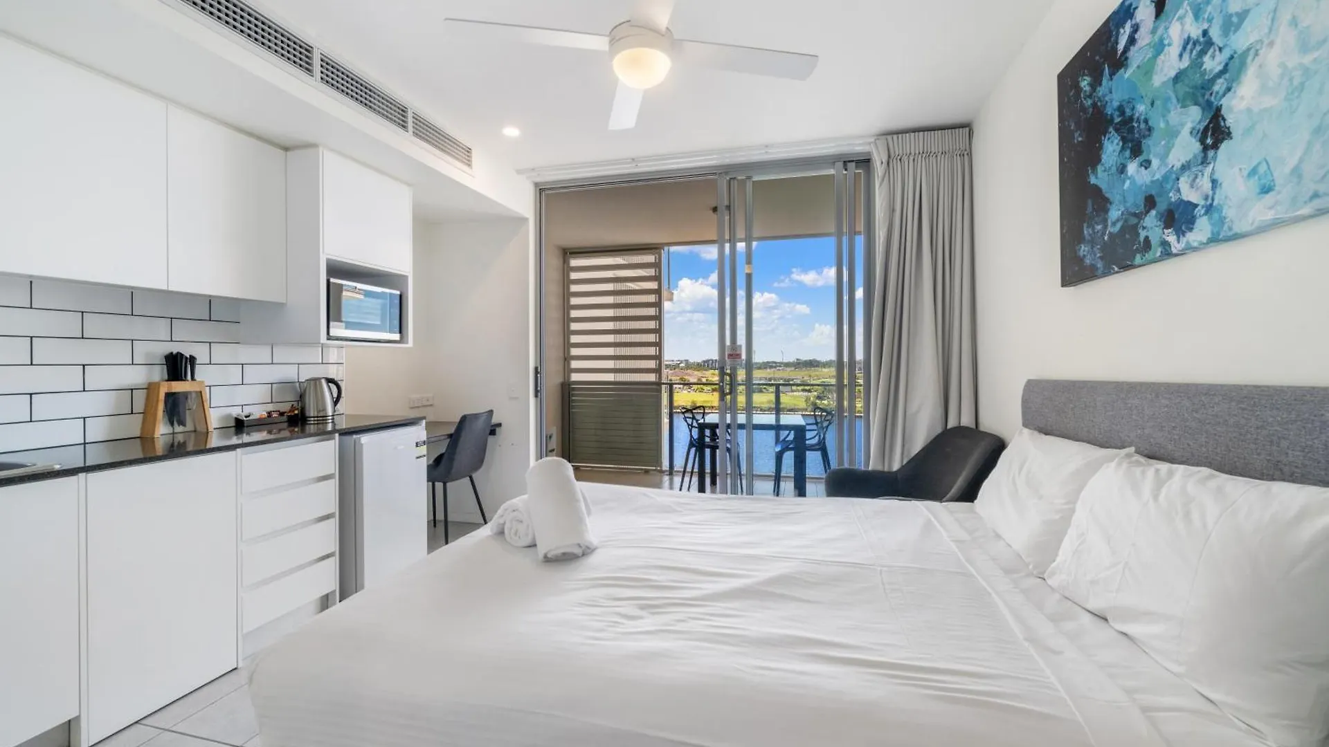 North Shore Oceanside Kawana Kawana Waters Hotel