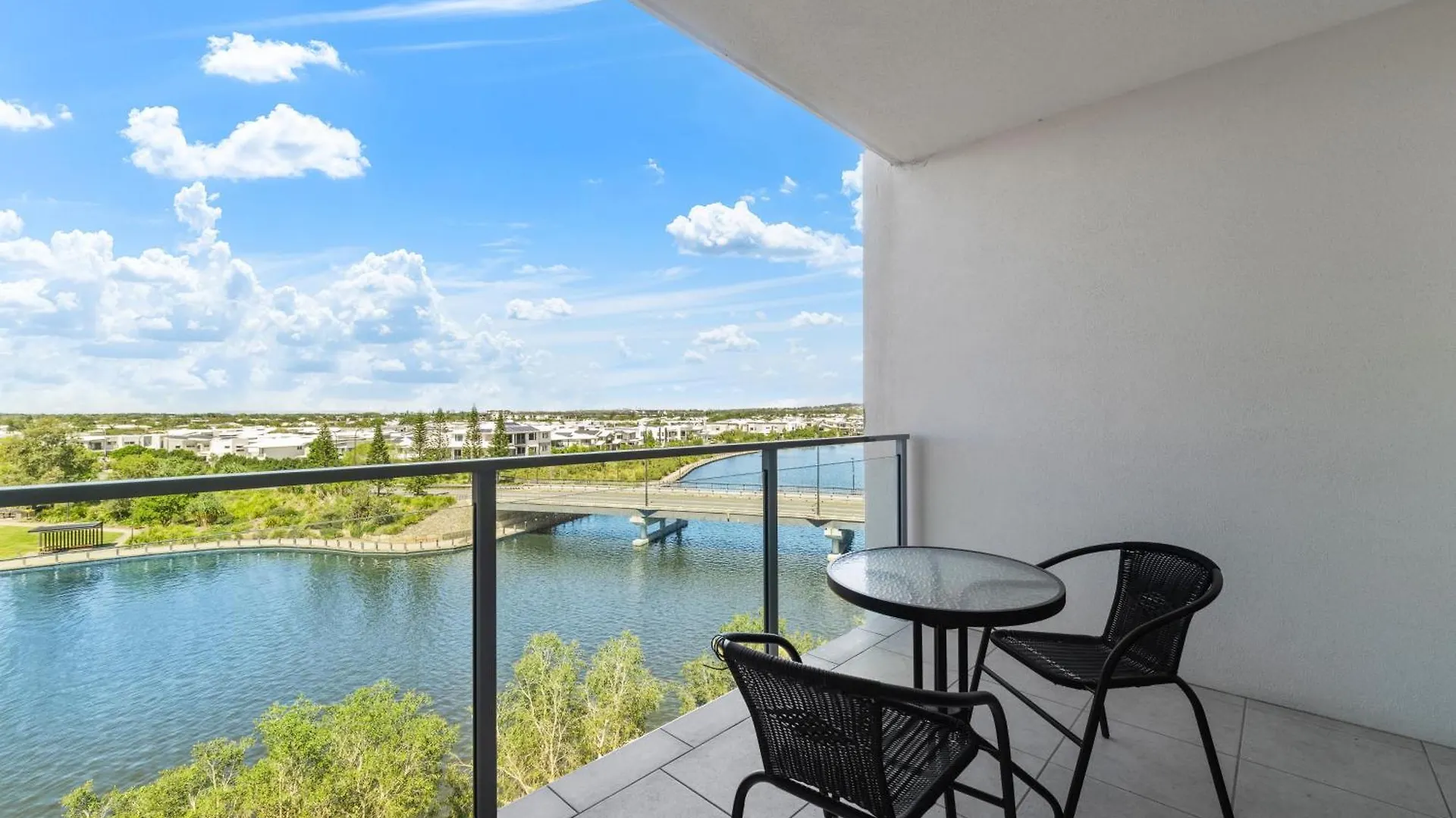 North Shore Oceanside Kawana Kawana Waters Australia