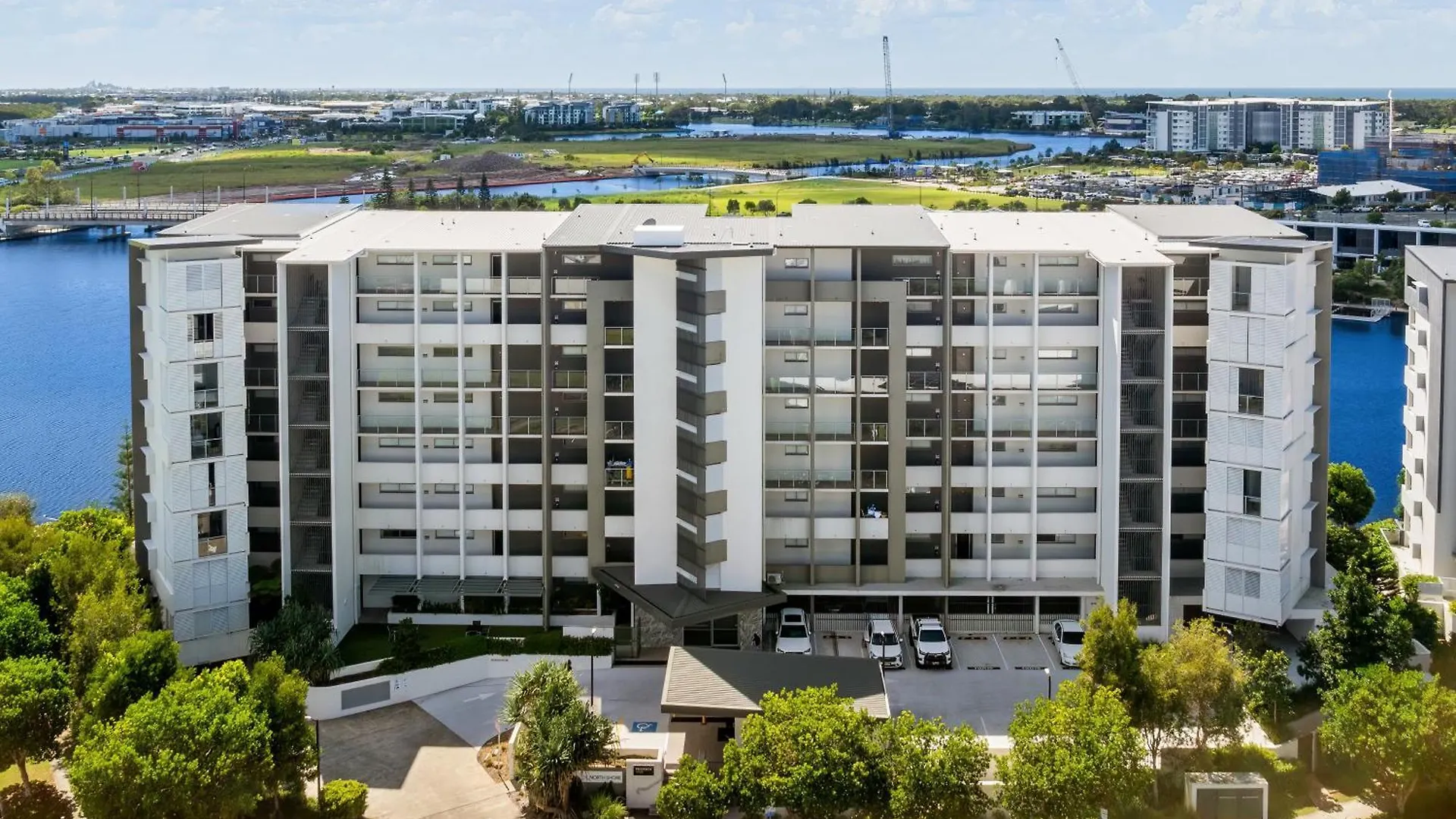 North Shore Oceanside Kawana Kawana Waters