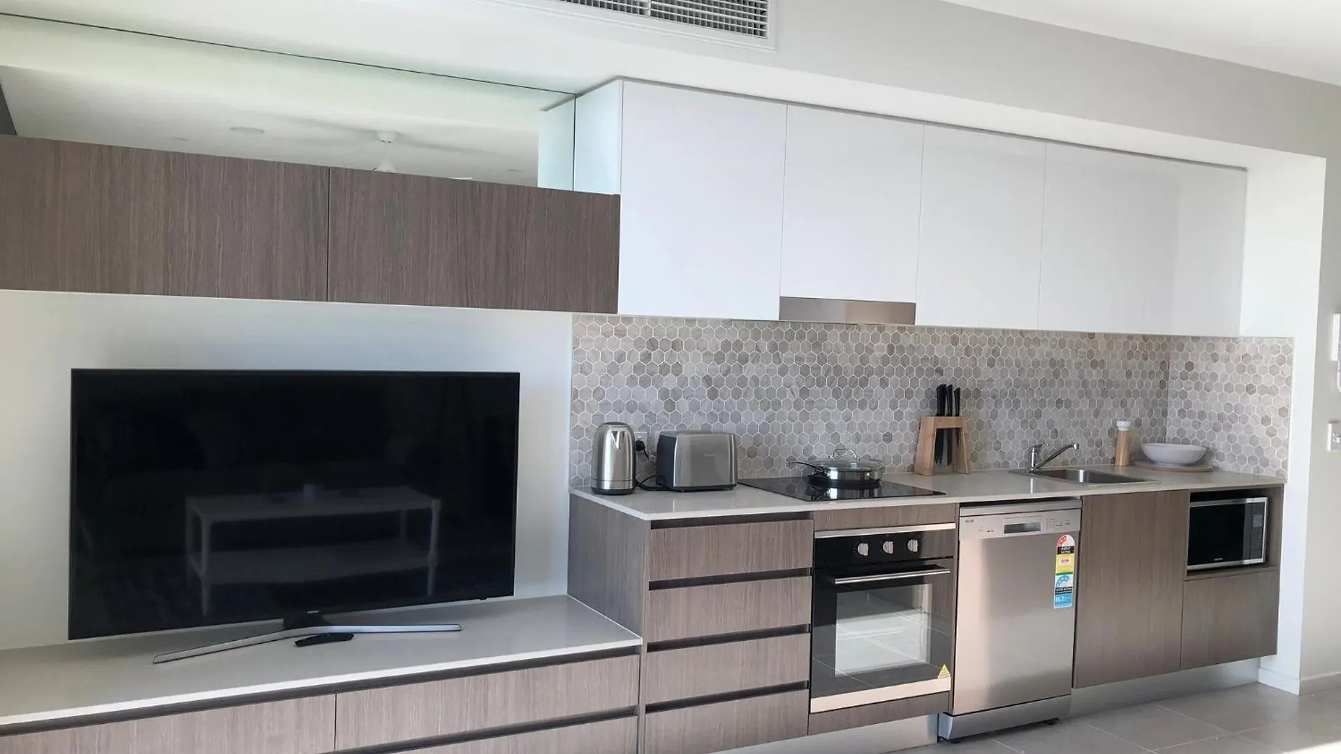 **** Hotel North Shore Oceanside Kawana Kawana Waters Australia