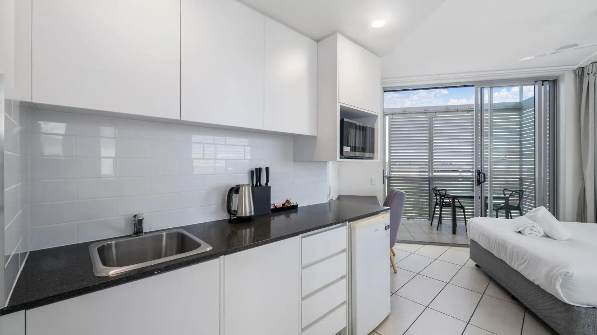 Hotel North Shore Oceanside Kawana Kawana Waters
