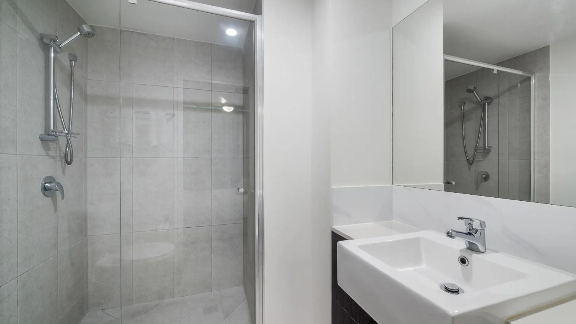 North Shore Oceanside Kawana Kawana Waters Hotel