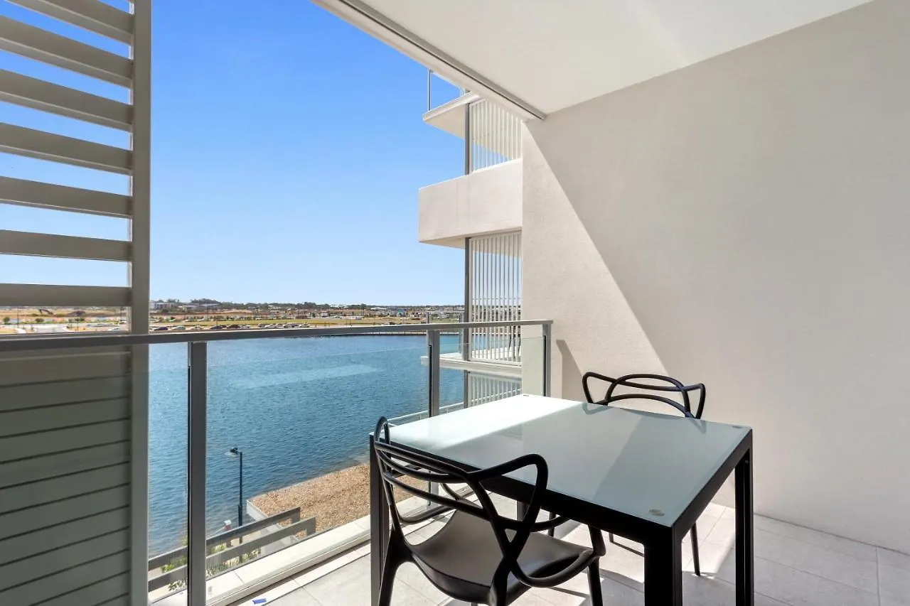 **** Hotel North Shore Oceanside Kawana Kawana Waters Australia